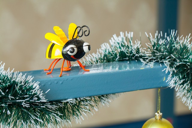 BSCI Factory ODM Metal Bumble Bee Figurine Fridge Magnet Garden Wall Art Ornaments