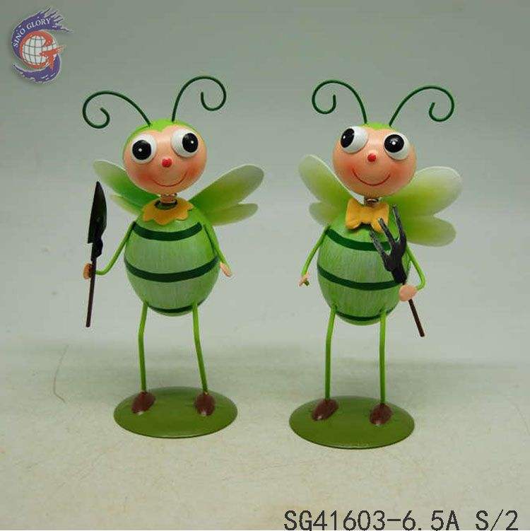 Standing bee metal iron insect garden decoration