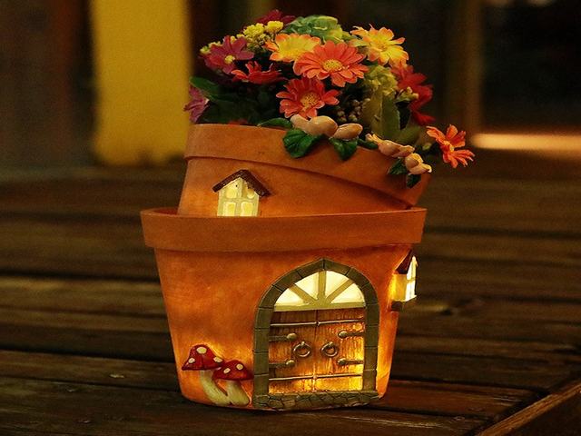 Factory Customization Solar Power Polyresin Garden Planter Pots Ornaments with Drainage