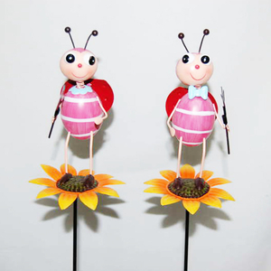 Handmade Metal Ladybug Insect Standing Sunflower Garden Stakes for Home Garden Decor