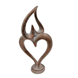 Retro Light Brown Heart Shaped Flame Shapes Resin Statue For Home Bedroom Living Room Garden Office Desk Ornaments