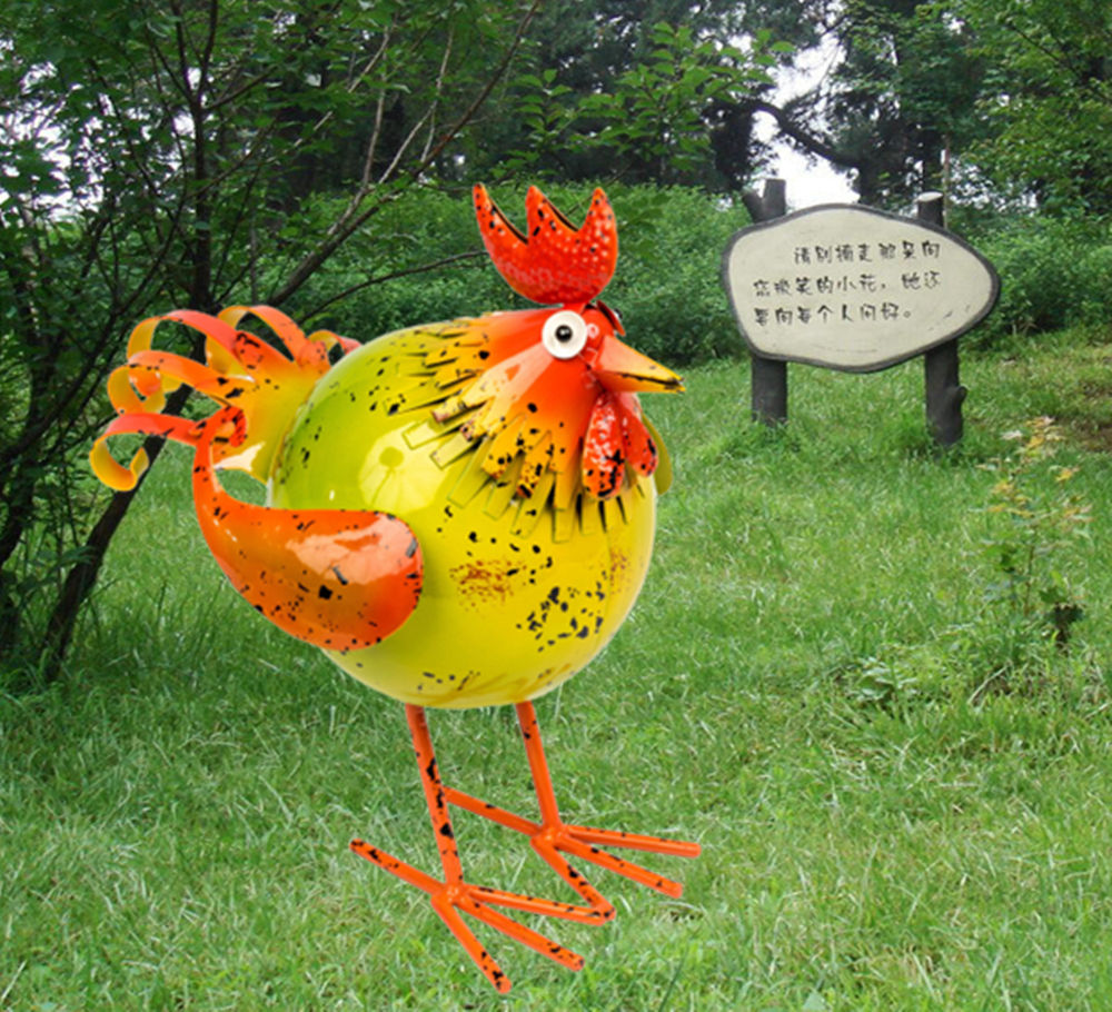 Distinctive Metal Chicken Sculptures for Garden Art Ornament