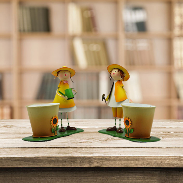 Custom Hot Selling Metal Garden Decoration Ornaments Small Boy Girl Mini Pots For Plants